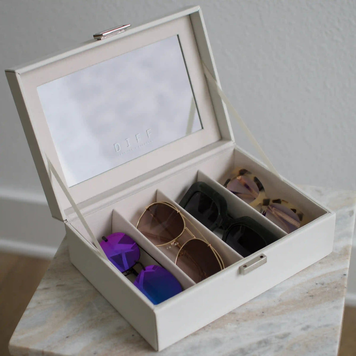 VANITY CASE - 4 PAIR + BLACK