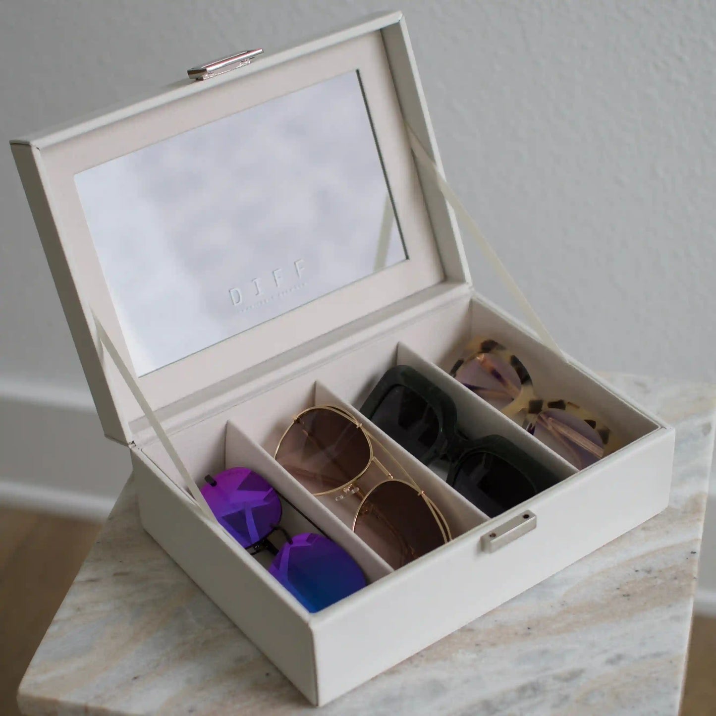 VANITY CASE - 4 PAIR + BLACK