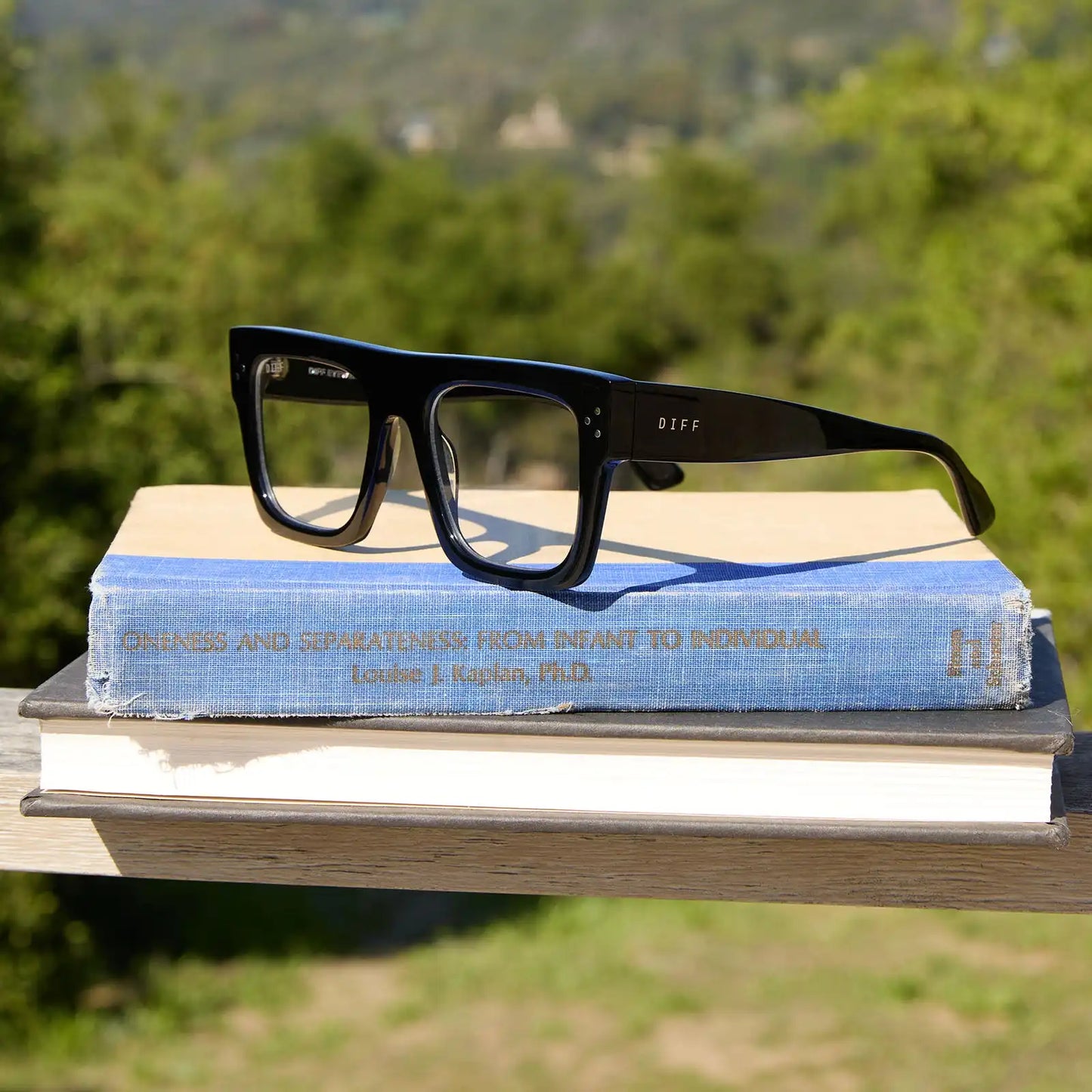 ROBERTS - BLACK + GLASSES