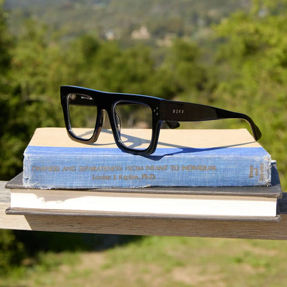 ROBERTS - BLACK + GLASSES