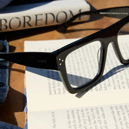 ROBERTS - BLACK + GLASSES