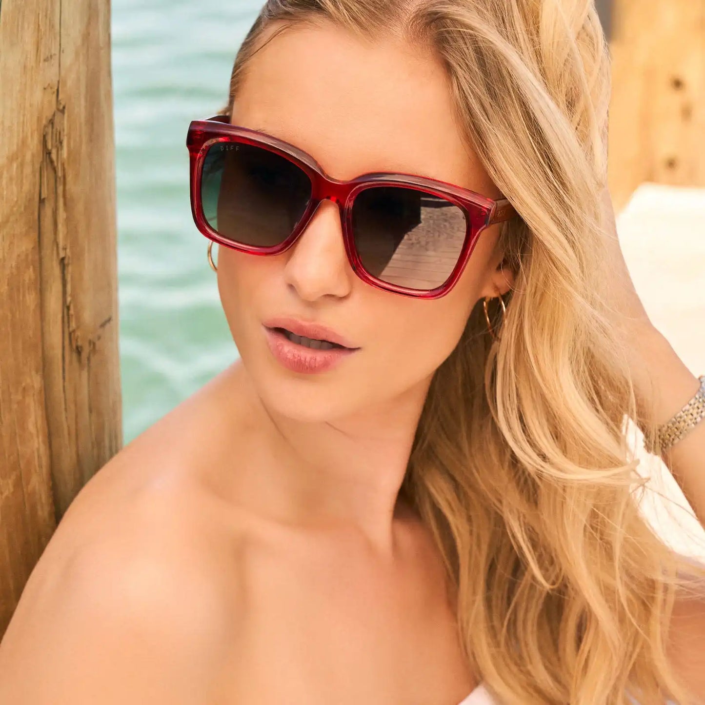 MEREDITH - RED HOT SUMMER + GLASSES