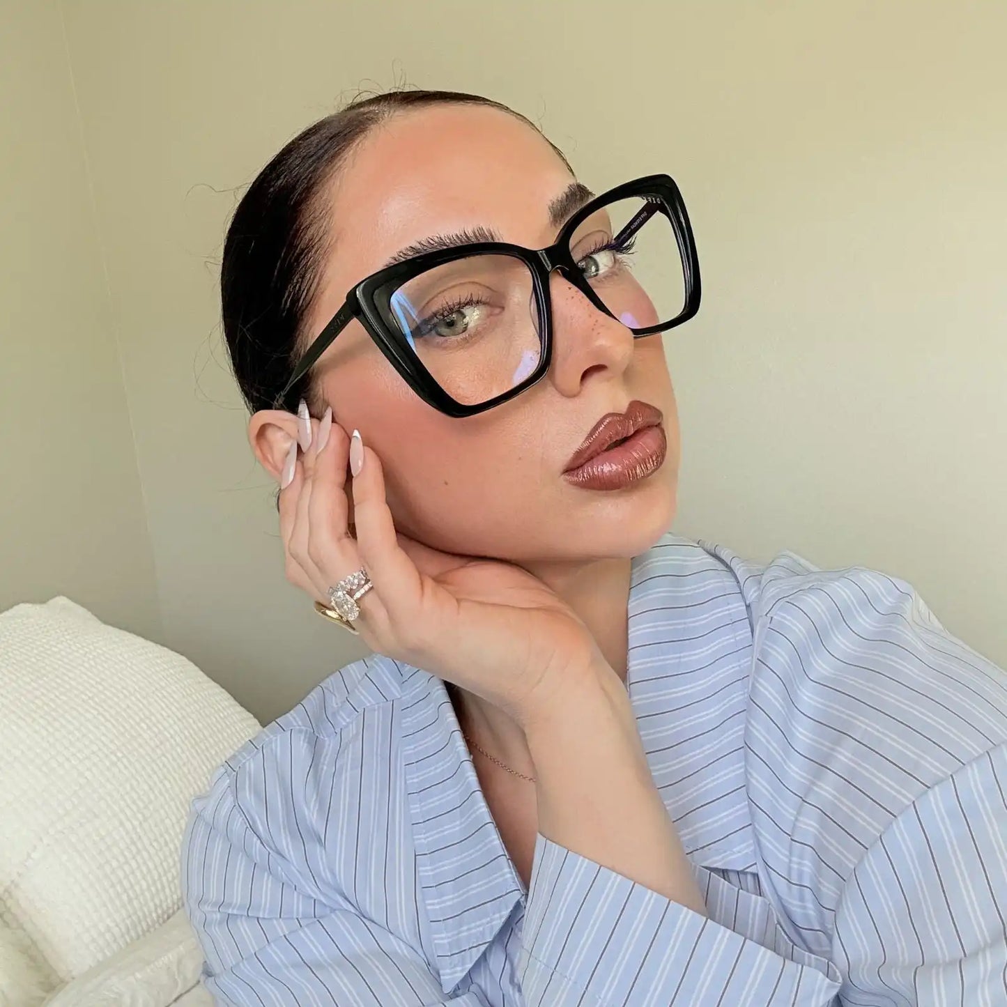 BECKY II - BLACK + GLASSES